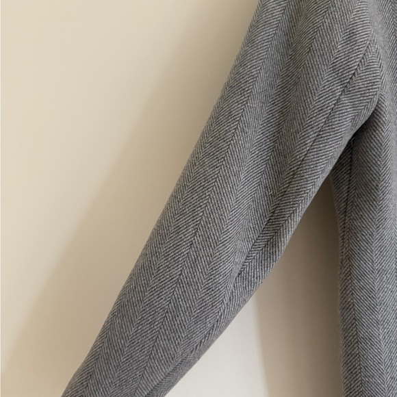 Abercrombie & Fitch Gray Herringbone Blazer Size Small - Picture 4 of 7